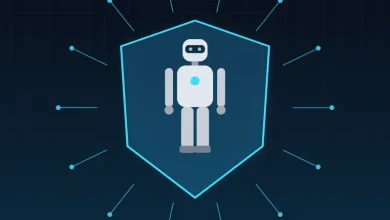 رسم توضيحي لروبوت بشري محاط بدرع رقمي ودوائر إلكترونية ترمز إلى الحماية والأمان