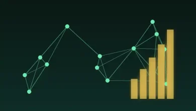 رسم توضيحي مجرد لشبكة عقد متصلة تمثل وكيلا ذكيا بجوار أعمدة نمو صاعدة ترمز إلى التمويل